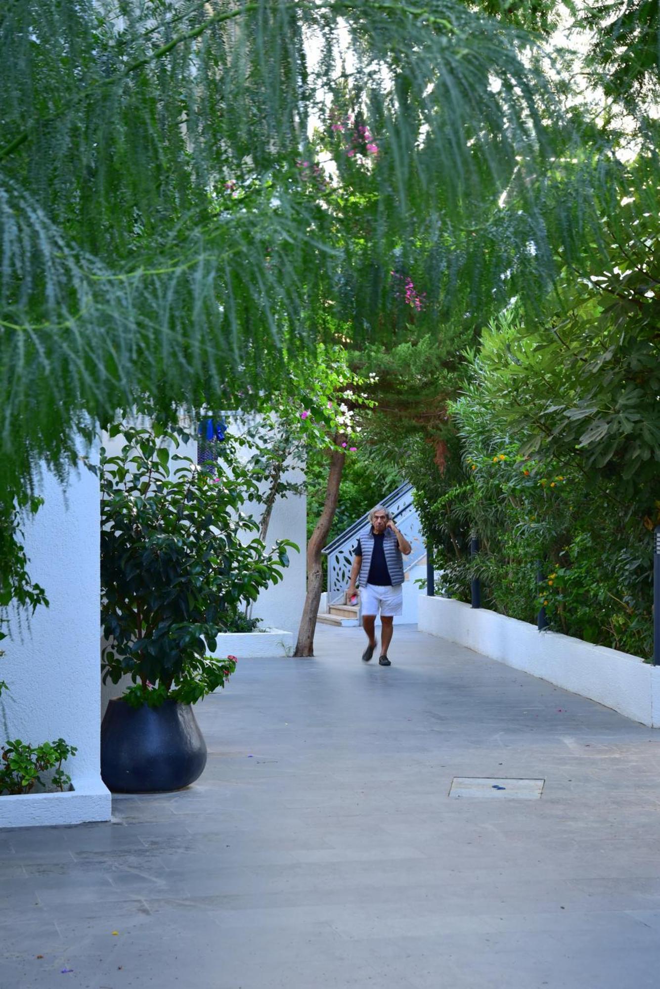 Manuela Boutique Hotel Битез Экстерьер фото