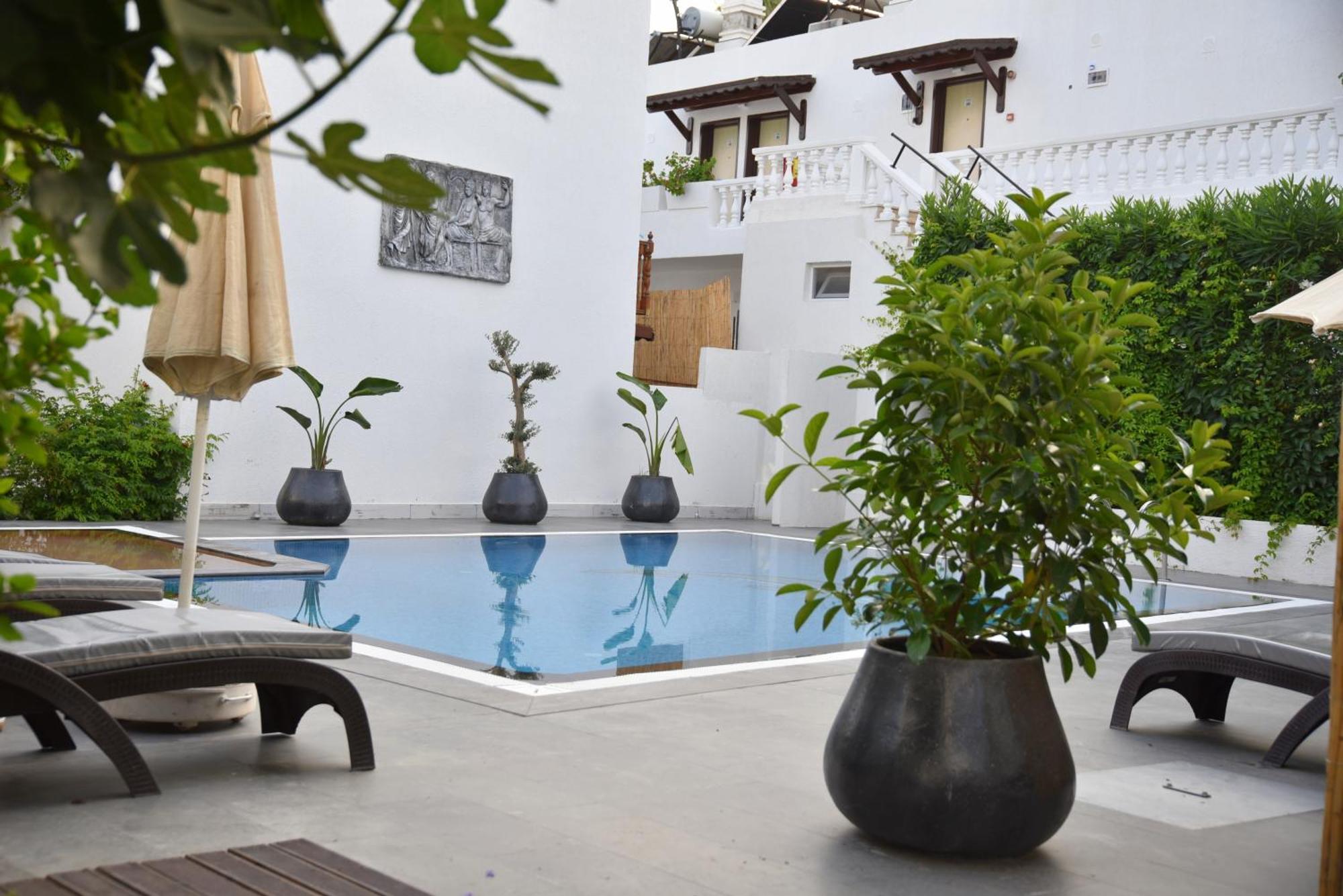 Manuela Boutique Hotel Битез Экстерьер фото