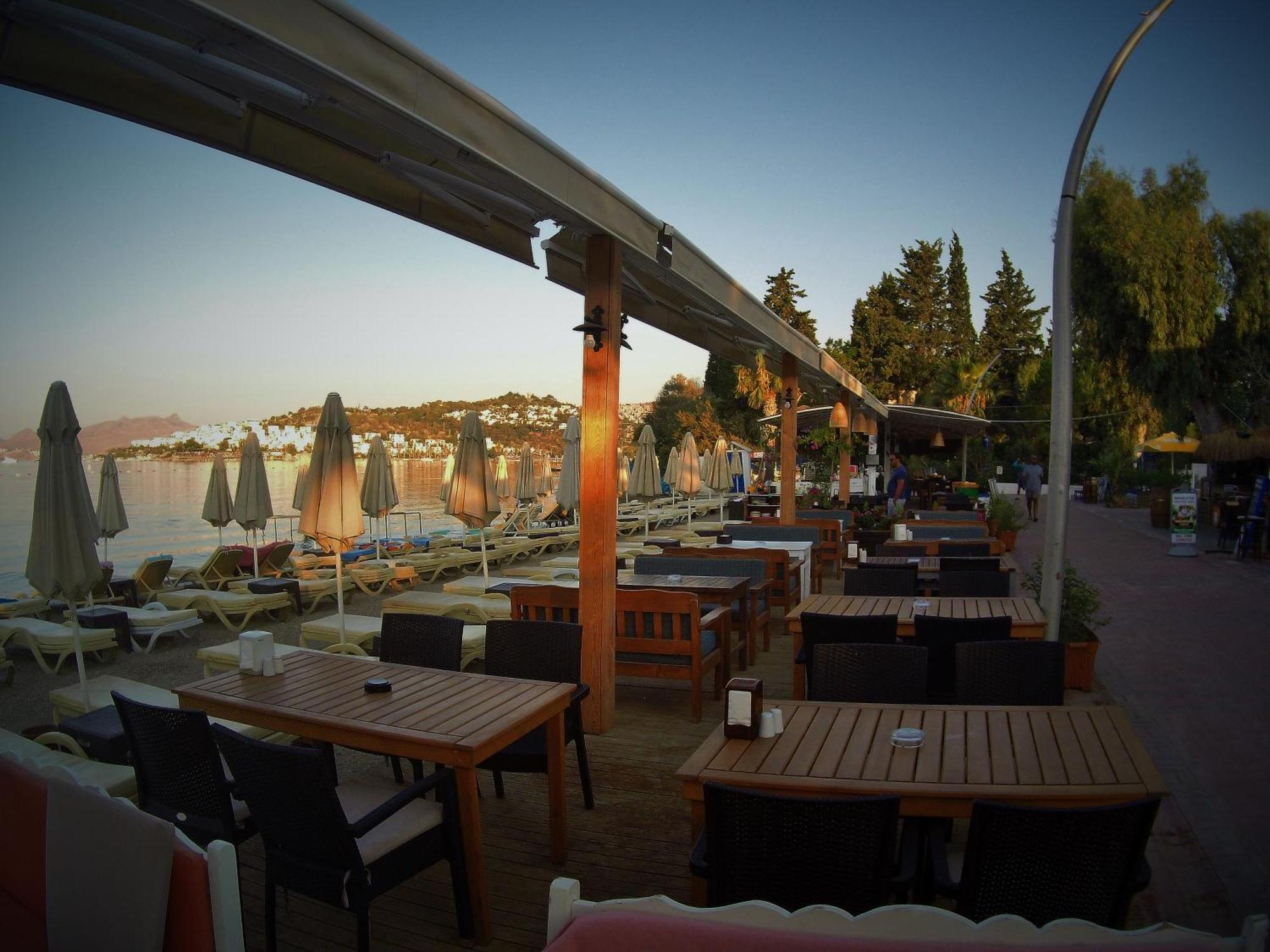 Manuela Boutique Hotel Битез Экстерьер фото