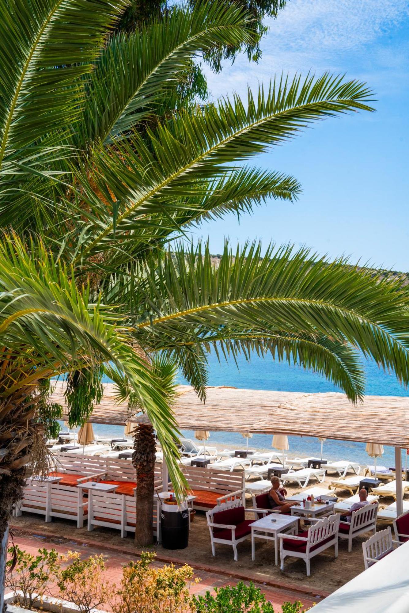 Manuela Boutique Hotel Битез Экстерьер фото