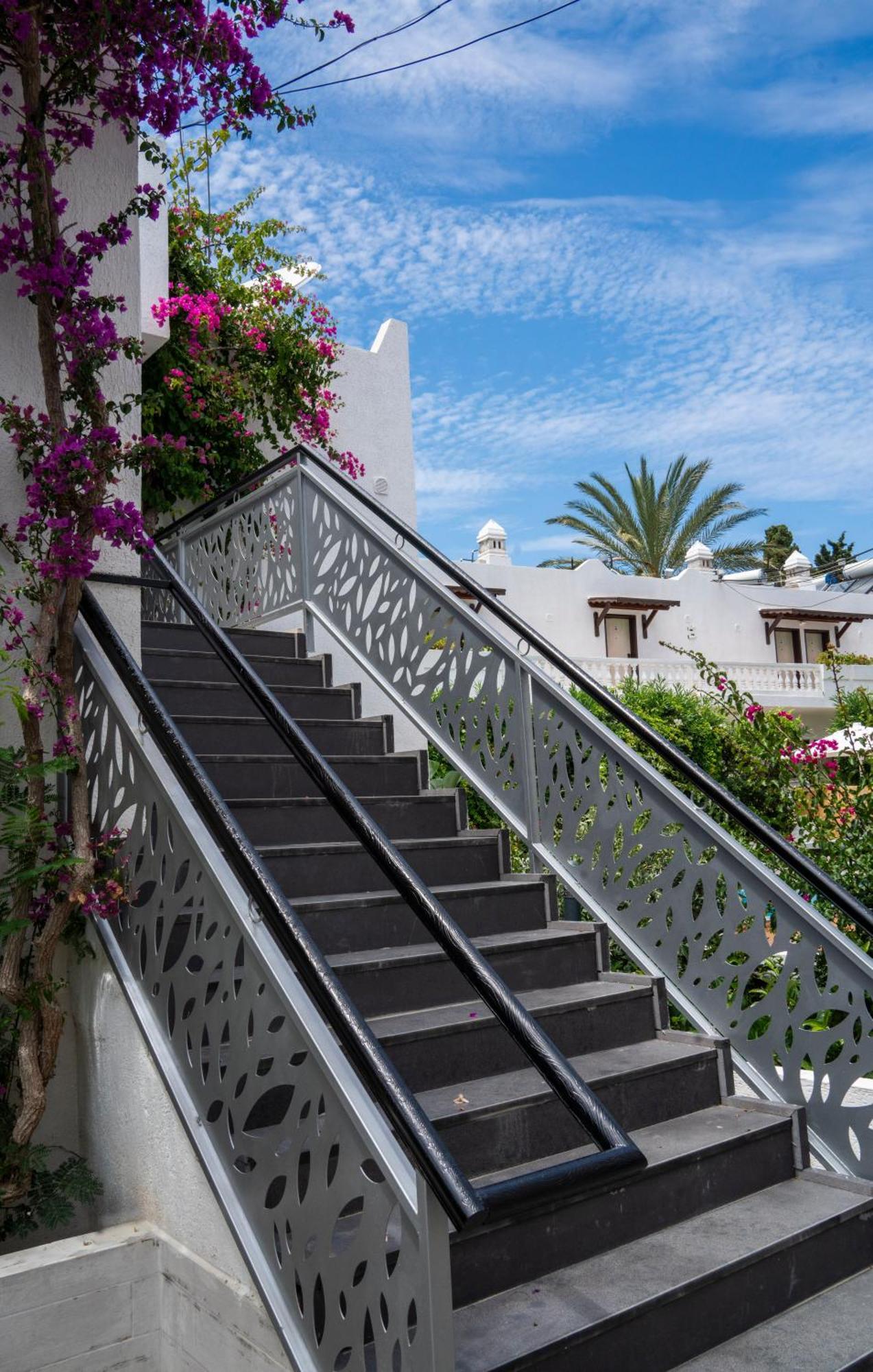 Manuela Boutique Hotel Битез Экстерьер фото