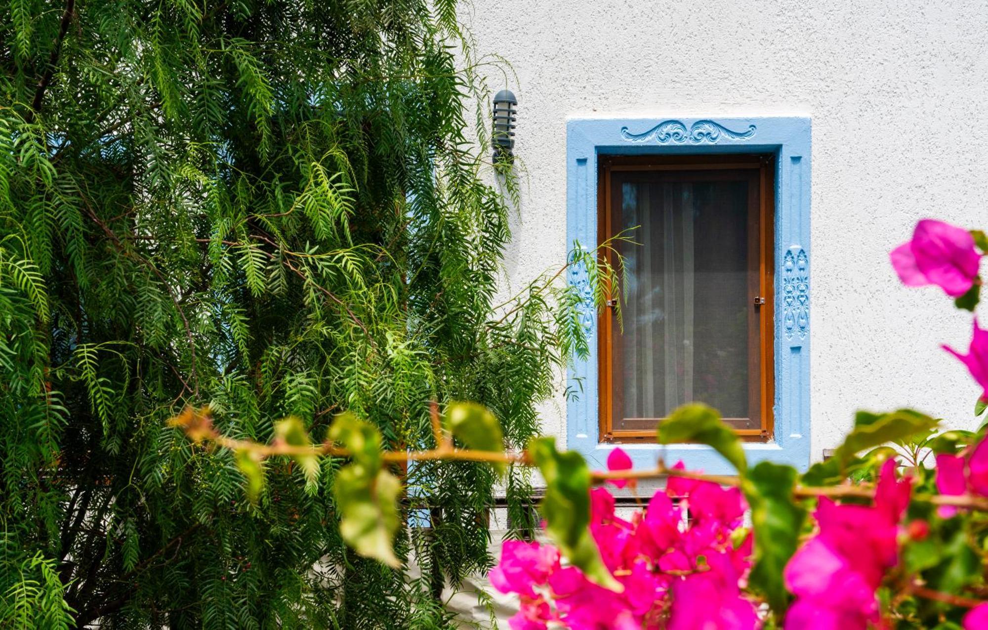 Manuela Boutique Hotel Битез Экстерьер фото