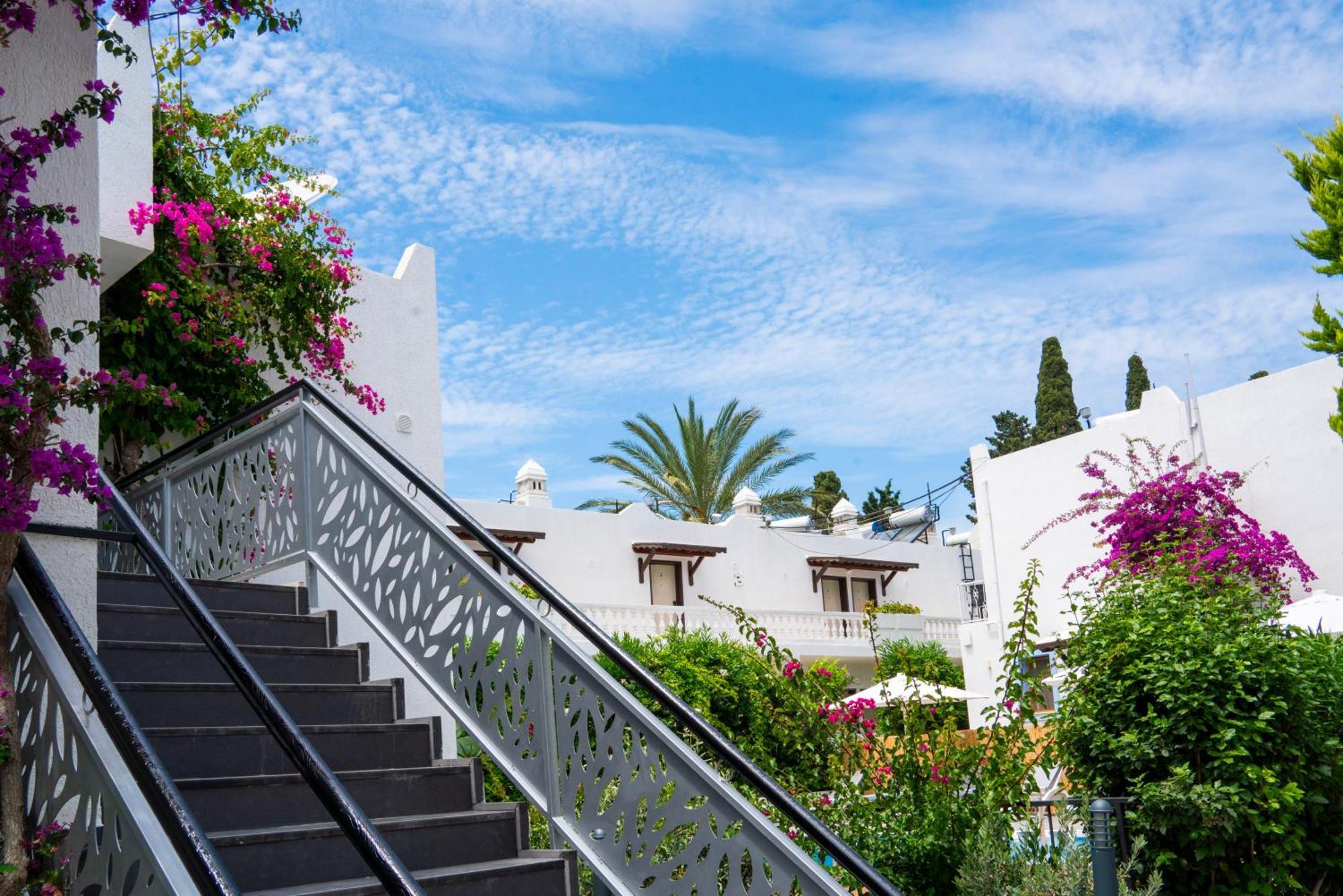 Manuela Boutique Hotel Битез Экстерьер фото