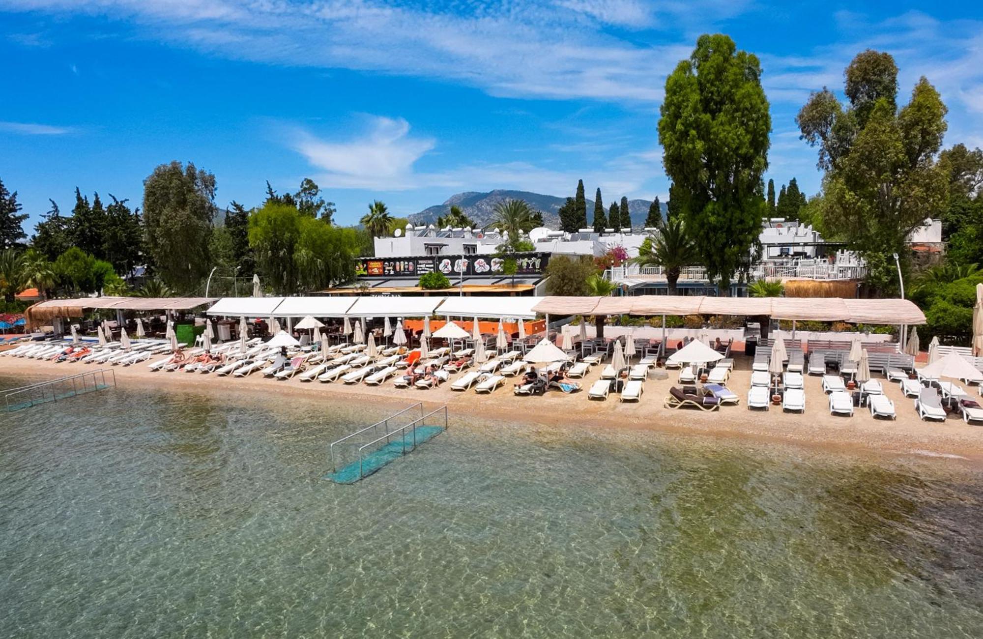 Manuela Boutique Hotel Битез Экстерьер фото