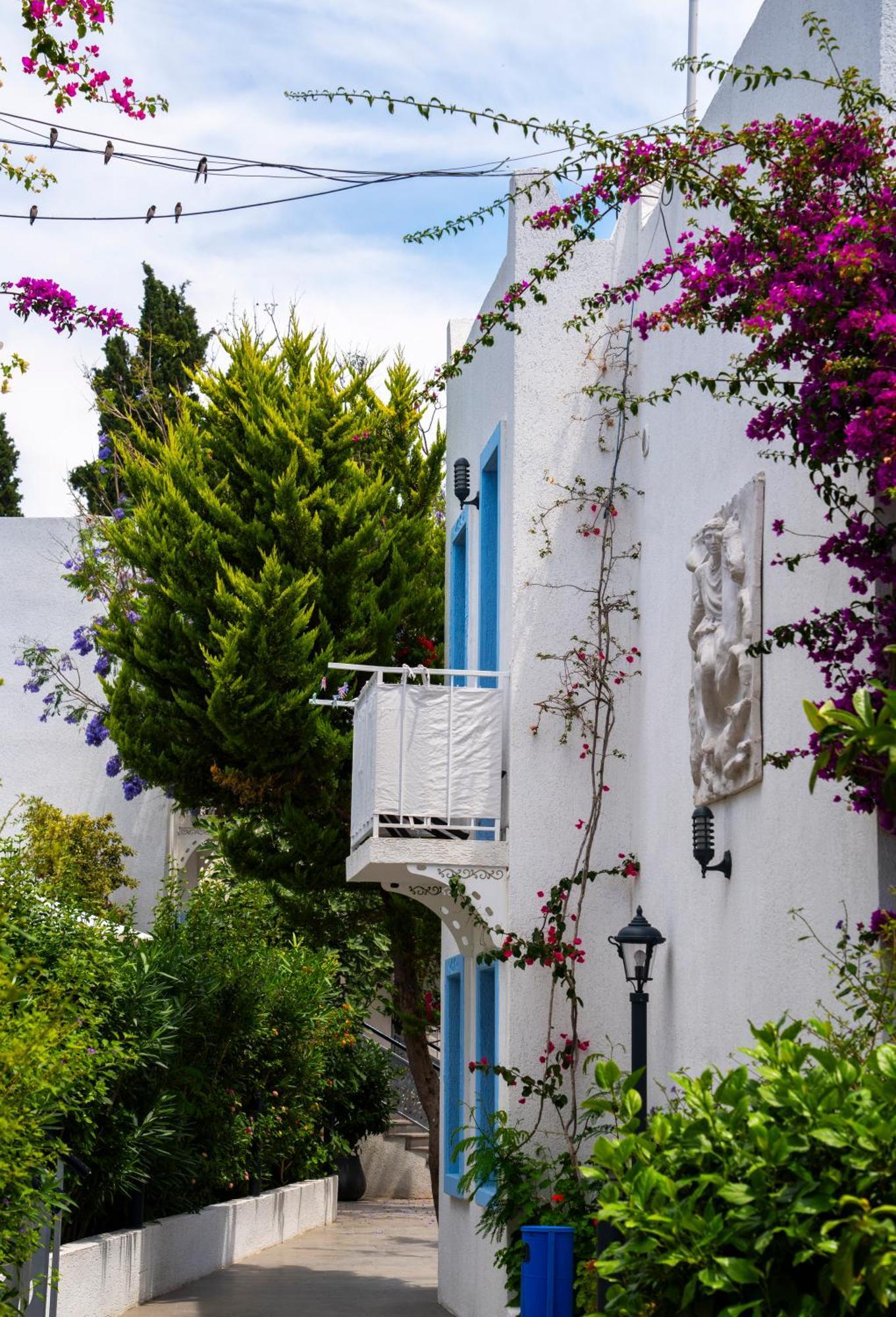 Manuela Boutique Hotel Битез Экстерьер фото