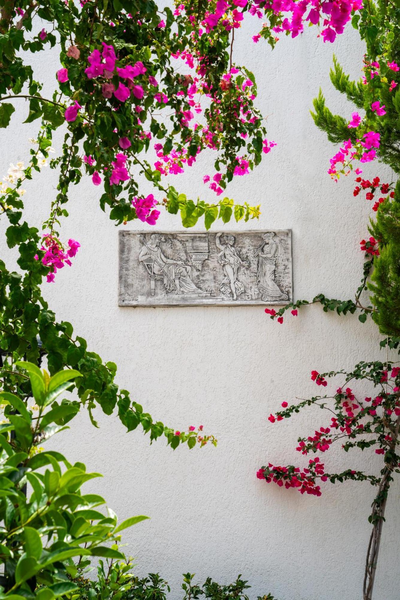 Manuela Boutique Hotel Битез Экстерьер фото