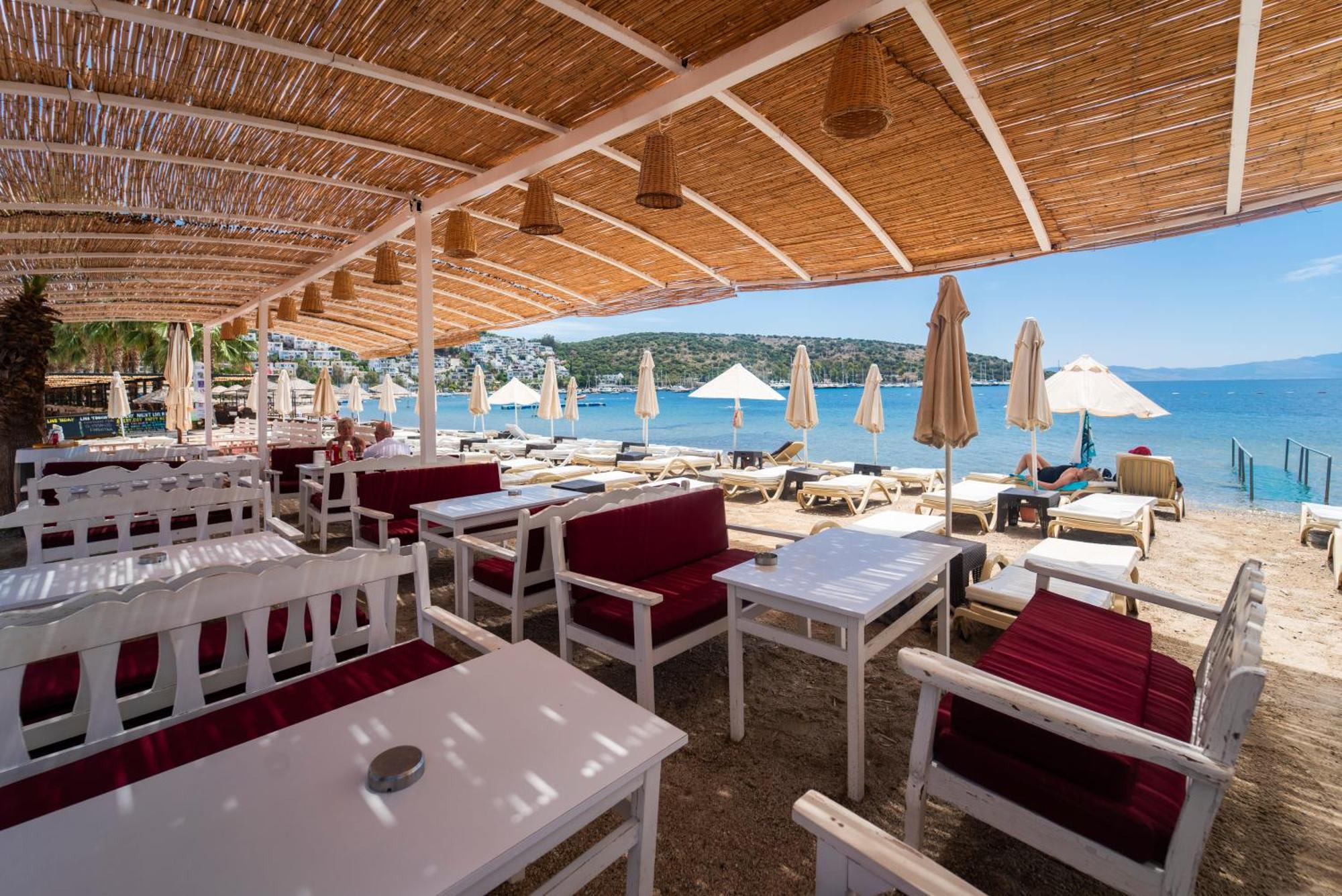 Manuela Boutique Hotel Битез Экстерьер фото