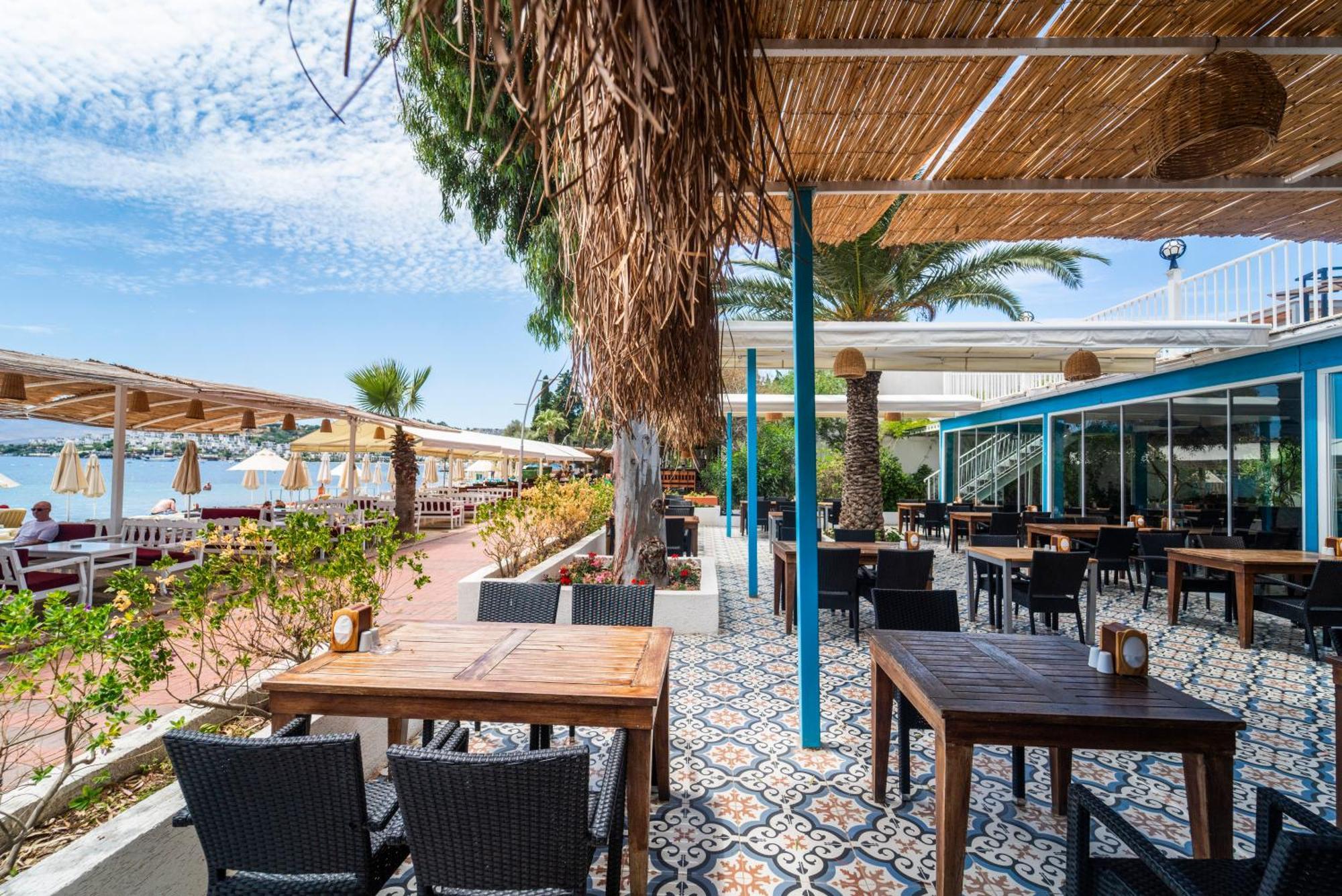 Manuela Boutique Hotel Битез Экстерьер фото