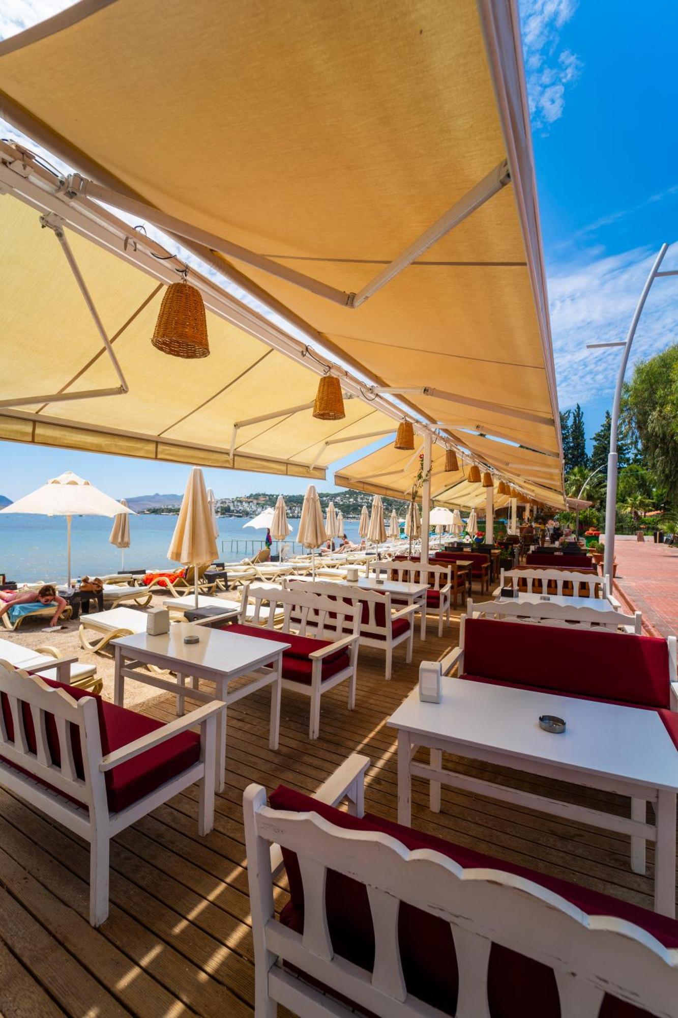 Manuela Boutique Hotel Битез Экстерьер фото