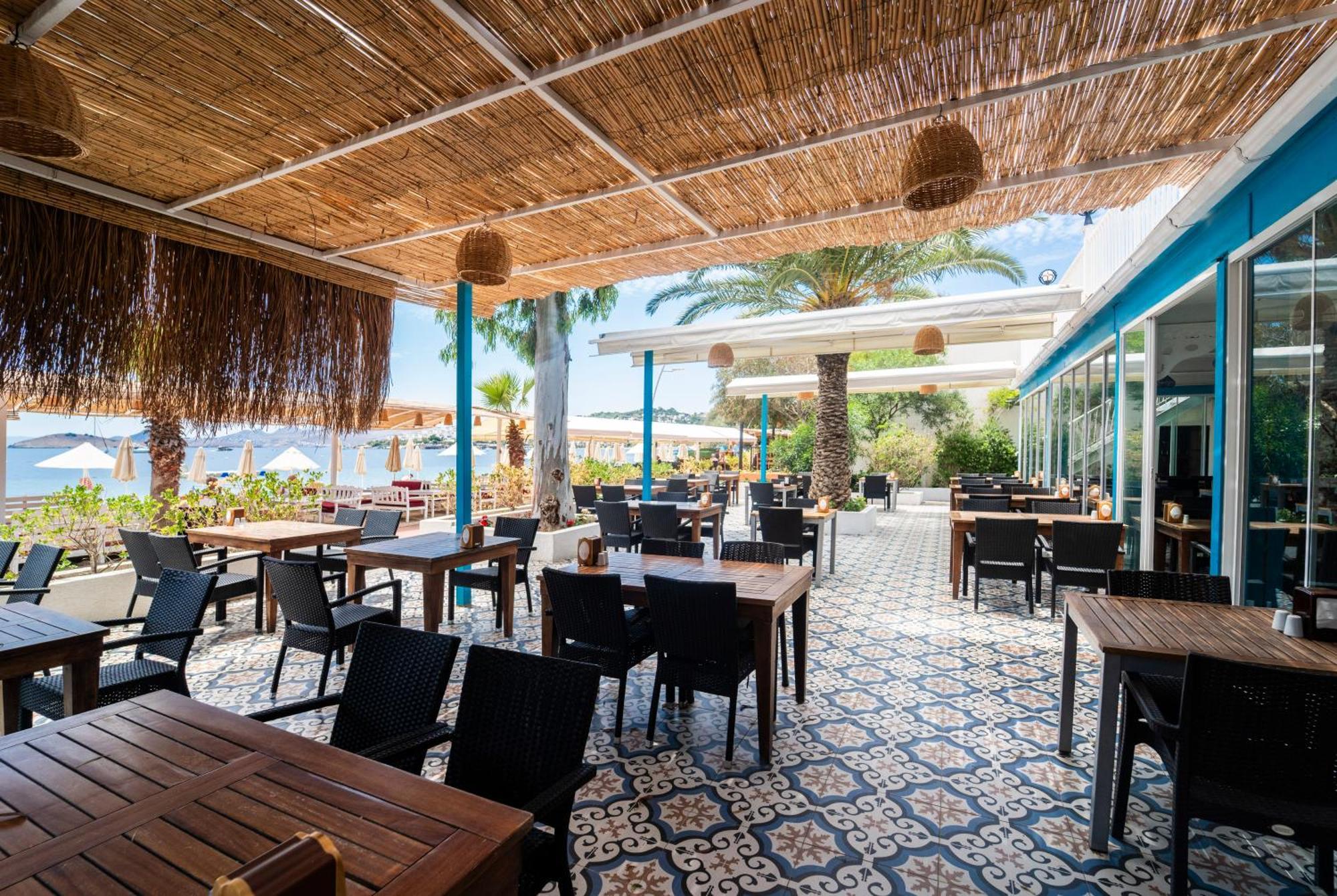 Manuela Boutique Hotel Битез Экстерьер фото