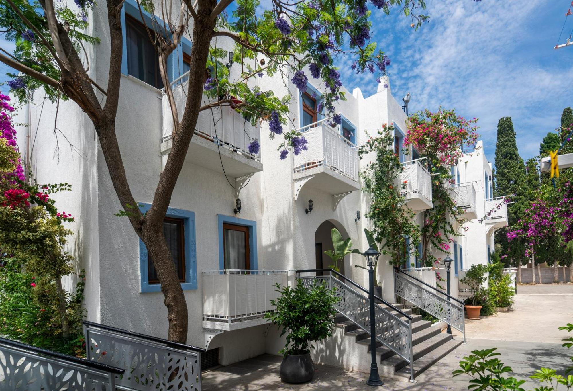 Manuela Boutique Hotel Битез Экстерьер фото