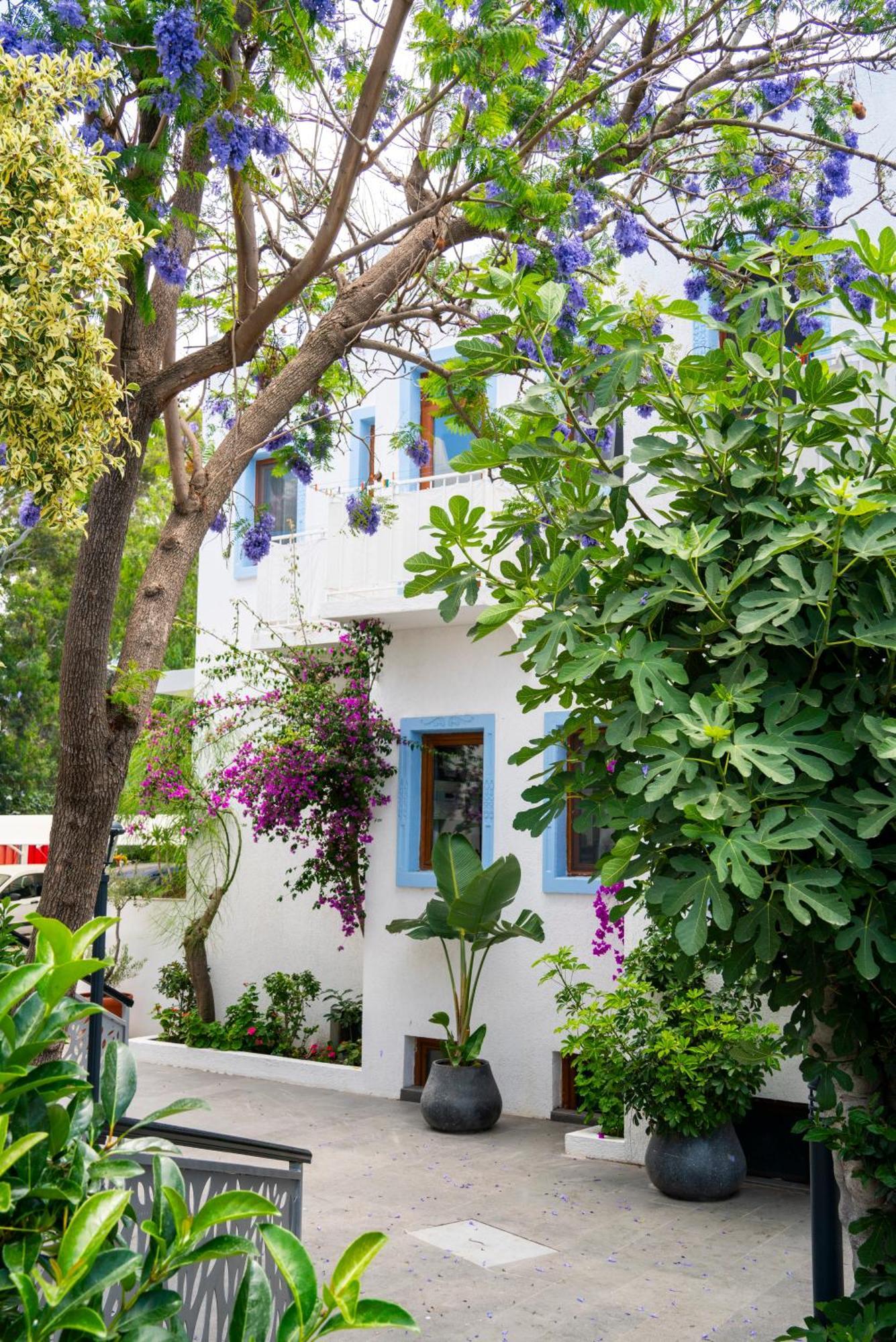 Manuela Boutique Hotel Битез Экстерьер фото
