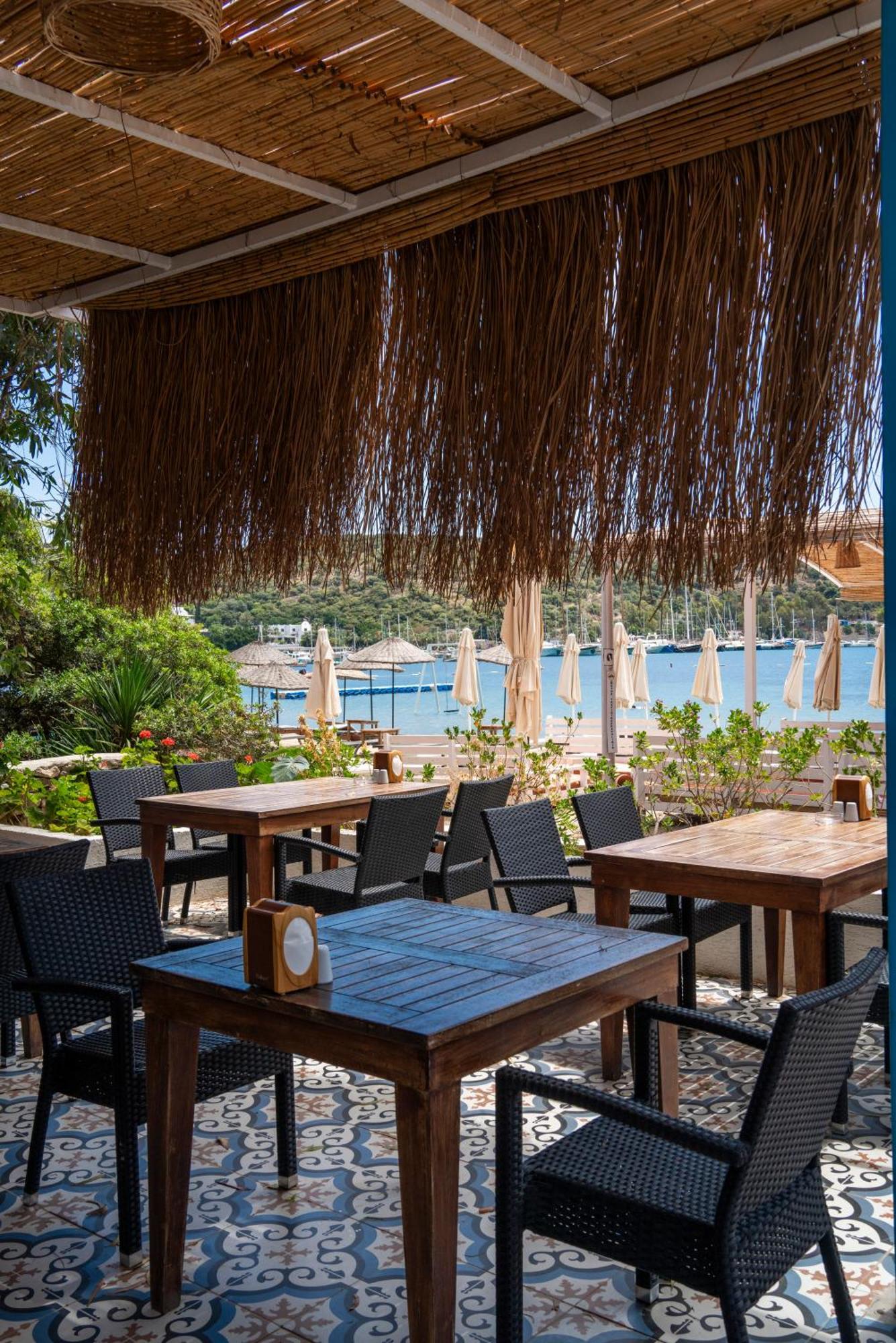 Manuela Boutique Hotel Битез Экстерьер фото