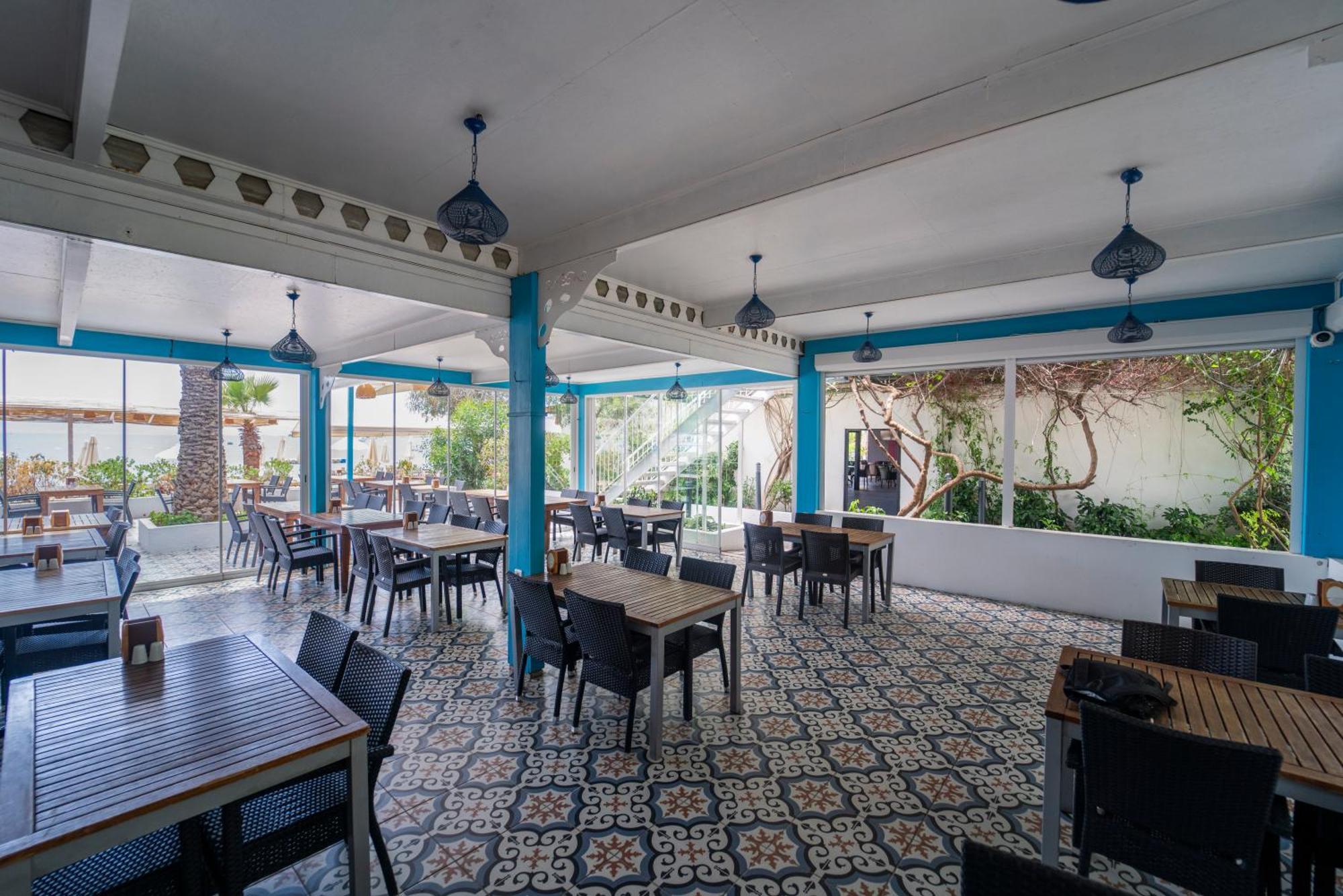 Manuela Boutique Hotel Битез Экстерьер фото