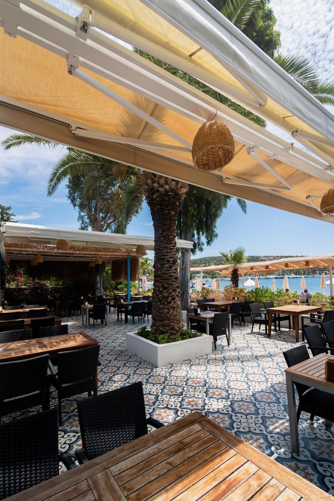 Manuela Boutique Hotel Битез Экстерьер фото
