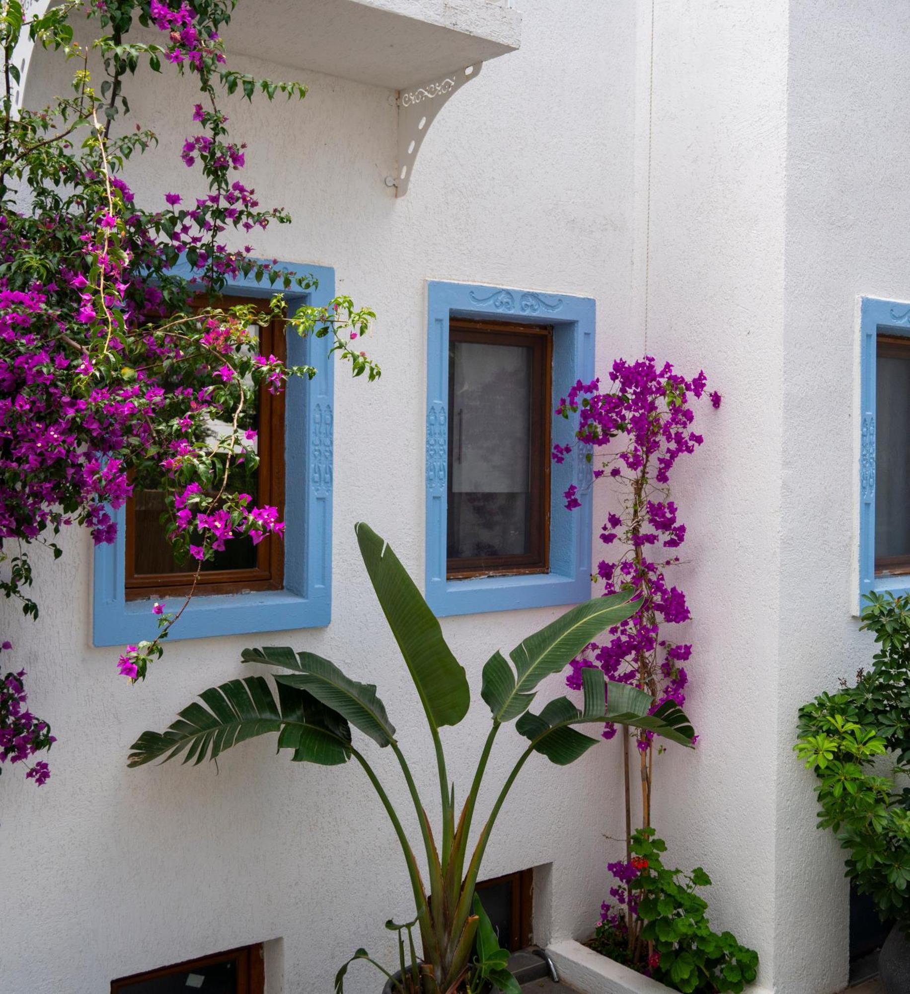 Manuela Boutique Hotel Битез Экстерьер фото