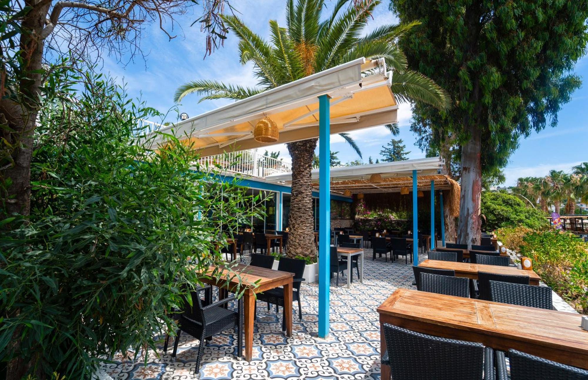 Manuela Boutique Hotel Битез Экстерьер фото