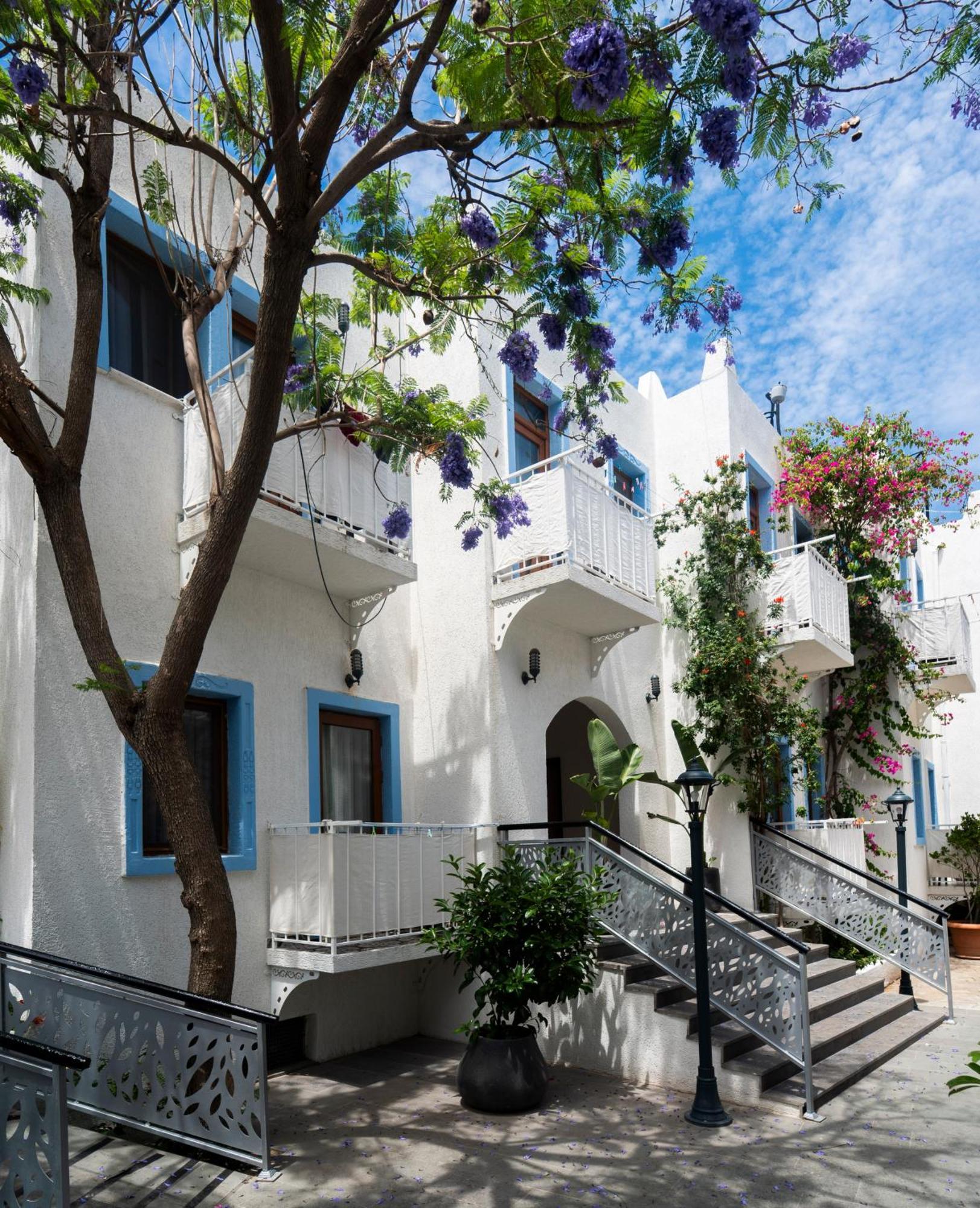 Manuela Boutique Hotel Битез Экстерьер фото